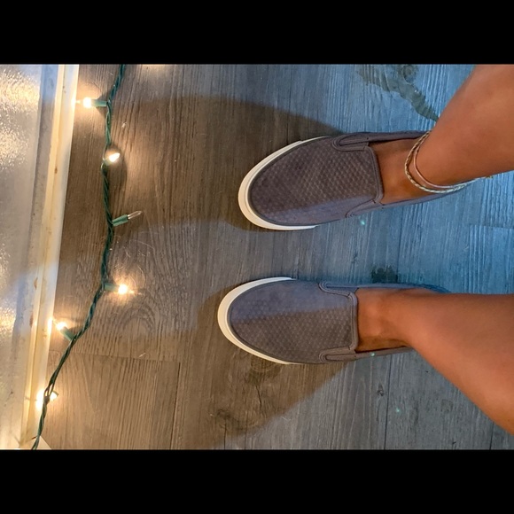 Casual Slip-On Sneakers - Picture 4 of 5